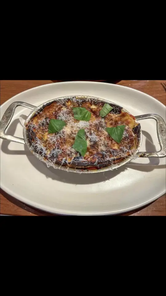 North Italia in Miami showing review, visit, black mediterranean mussels, spicy rigatoni vodka, sunday night lasagna, just peachy zero proof mocktail, video by foodiemomvibe on TikTok