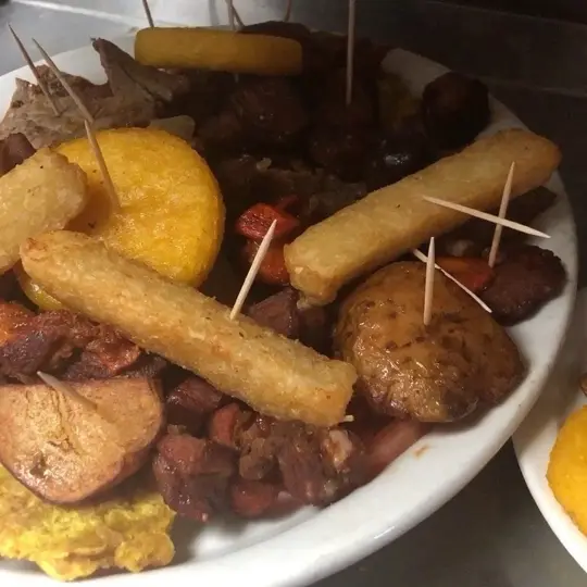 Oh Que Bueno Restaurant And Bakery in Kissimmee showing latin food, restaurant visit, video by Oh Que Bueno on Facebook