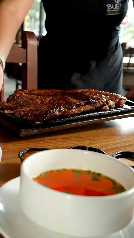 Oh! Que Bueno Restaurant Grill and Bar (Semoran) in Orlando showing review, steak, colombian cuisine, cocktail, video by Oh Que Bueno on Facebook
