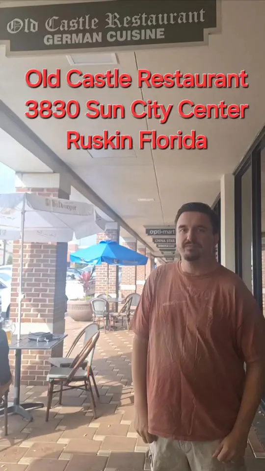 Old Castle Restaurant in Ruskin showing food review, schnitzel, pretzels, apple strudel, video by The Honest Food Guy on Facebook