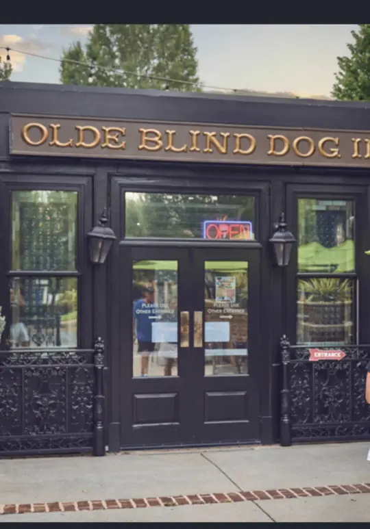 Olde Blind Dog Irish Pub in Milton showing review, visit, atmosphere, bangers and mash, bottomless mimosas, video by parmesean.rodriguez on TikTok