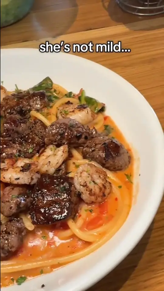 Olive Garden Italian Restaurant in Fort Lauderdale showing food, calabria steak & shrimp bucatini, video by The Fountains on Facebook