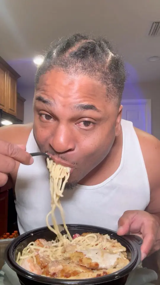  in Florida showing food, chicken and shrimp carbonara, video by Demontray Carter on Facebook