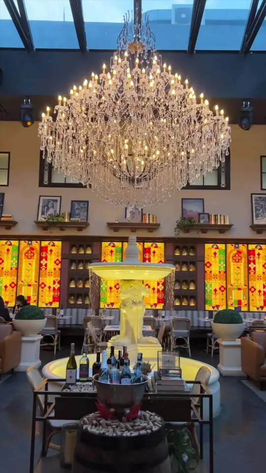 Osteria Olio in Athens showing atmosphere, candle light dinner, garden interior, video by elzeliine on TikTok