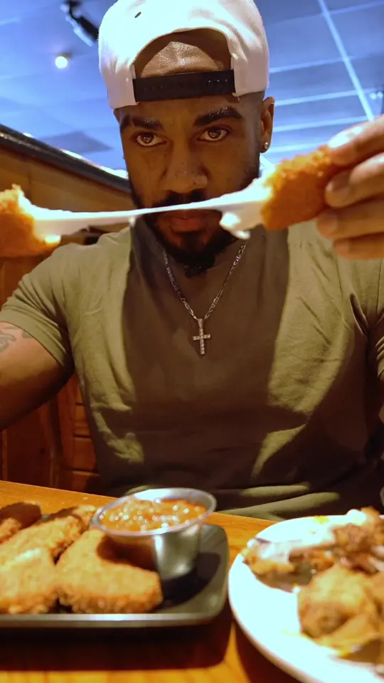 Outback Steakhouse in Melbourne showing food review, outback steakhouse, video by kingschratz on TikTok