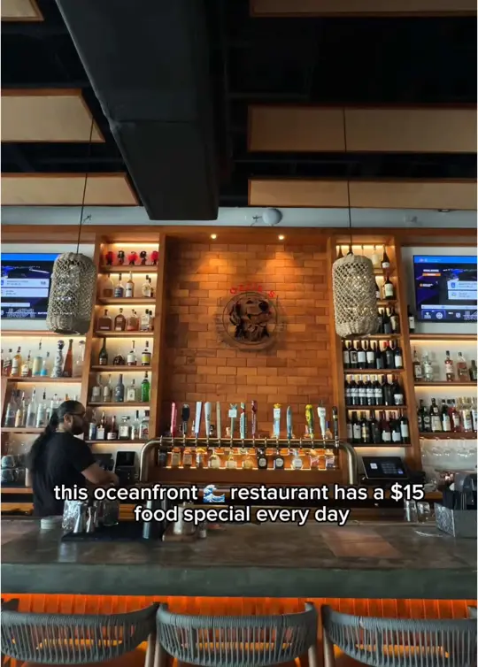 Ozzie's Restaurant Bar in Fort Lauderdale showing food, view, specials, video by explorewithgg on TikTok