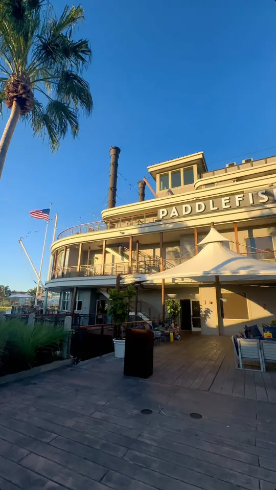 Paddlefish Restaurant in Lake Buena Vista showing seafood, southern favorites, craft cocktails, video by thingstodo.florida on TikTok