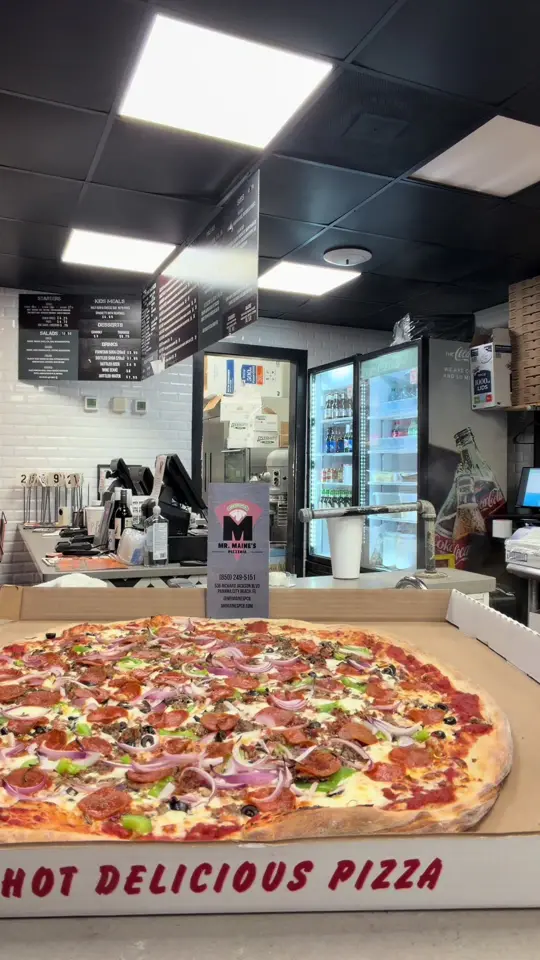 Panama Pizzeria in Panama City Beach showing pizza, video by mainetrain62 on TikTok
