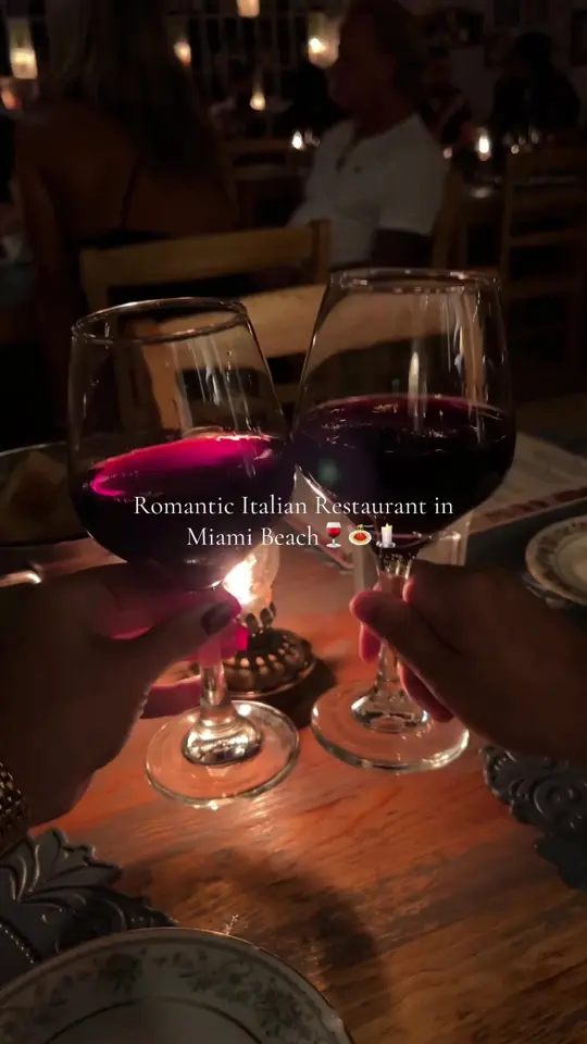 Pane E Vino in Miami Beach showing restaurant, date night, atmosphere, video by iviethefoodie on TikTok