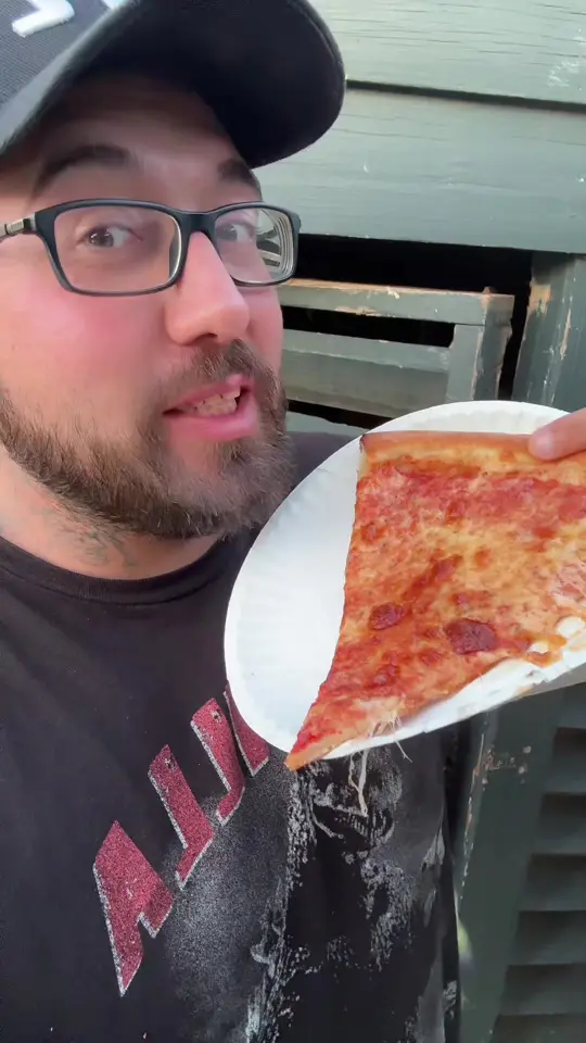 Papa's Pizza in Pensacola showing pizza, food review, video by munday727 on TikTok