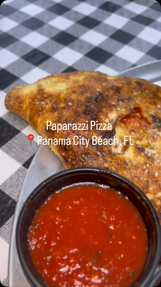 Paparazzi Pizza in Panama City Beach showing visit, review, pizza, calzone, fettuccine alfredo, wings, video by Monica Delgado Guzman on Facebook