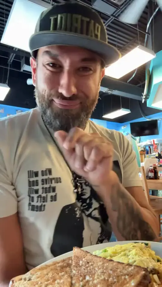 Paradise Deli & Grill in Cape Coral showing review, visit, video by Conservative Ant on Facebook