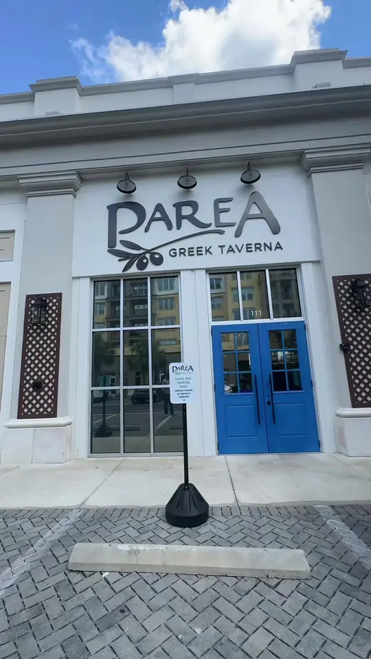 Parea Greek Taverna in Maitland showing food, fresh pita, flavorful gyros, video by orlando.things on TikTok