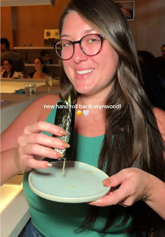 PARI PARI Handroll Bar in Miami showing review, visit, hand rolls, sashimi, video by eatandbehappy_ on TikTok