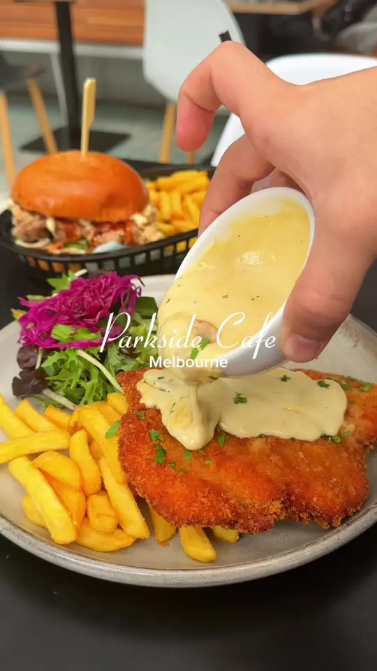 Parkside Cafe in Pinellas Park showing food review, burger, parma, smoothie, iced chocolate, video by ezzatexplores on TikTok