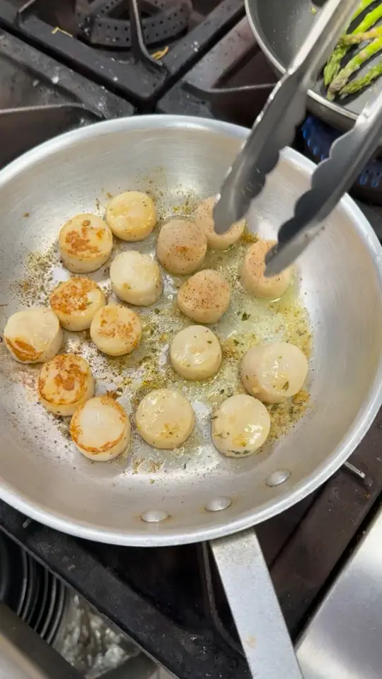 Pasture & Pier in Blackshear showing food, fresh scallops, happy hour, video by Pasture & Pier on Facebook
