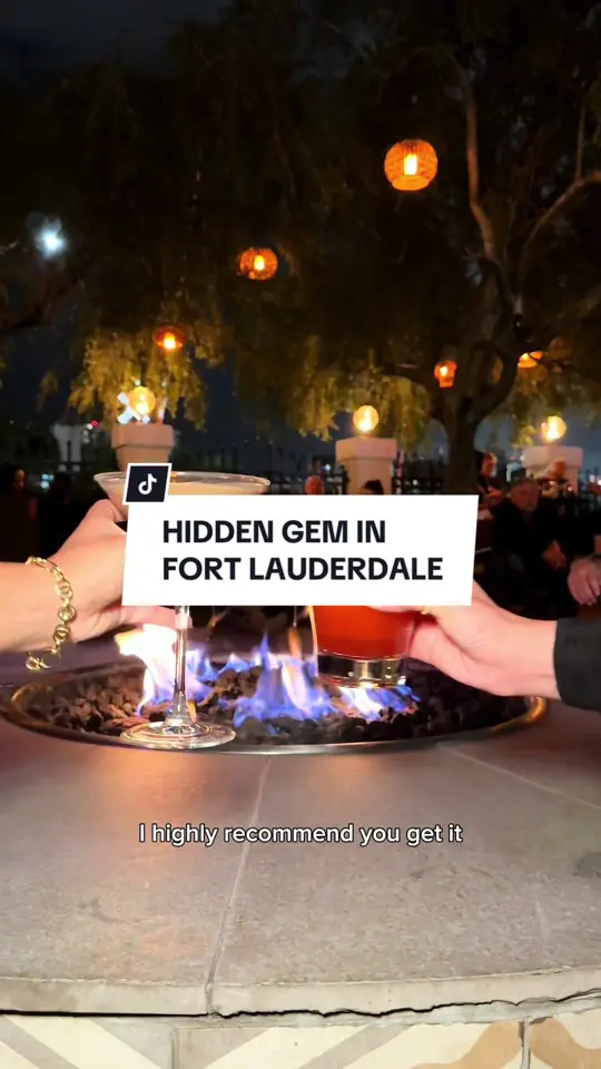  in Florida showing review, visit, pizza, pepperoni pizza with hot honey, oven roasted wings, happy hour, video by innythefoodie on TikTok