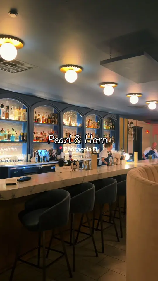 Pearl & Horn in Pensacola showing review, atmosphere, visit, video by xoxoalinasm on TikTok
