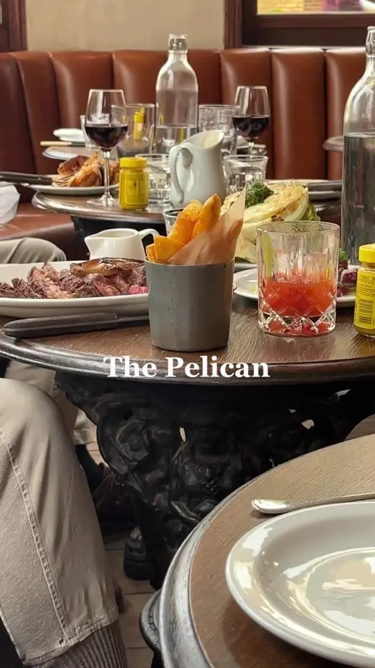 Pelican Pub in St. Petersburg showing lunch, venue visit, video by nellcope on TikTok