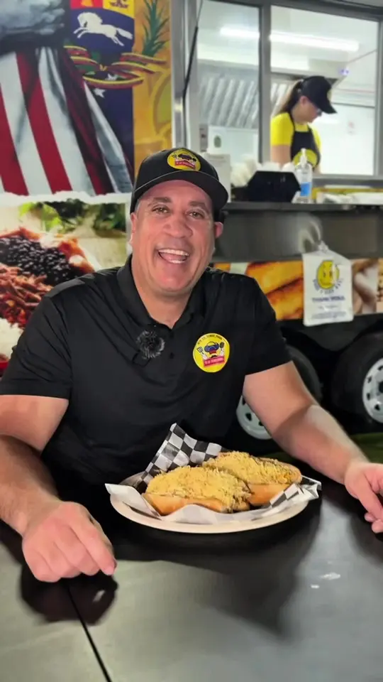 Pepitos Arepas Bar in Doral showing food truck, pepito de lomito, mixto, video by layardamiami on TikTok