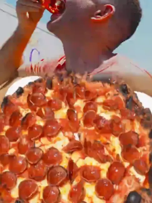 PEPPERONI'S PIZZERIA in High Springs showing pepperoni pizza, review, video by pizzareviewjoe on TikTok