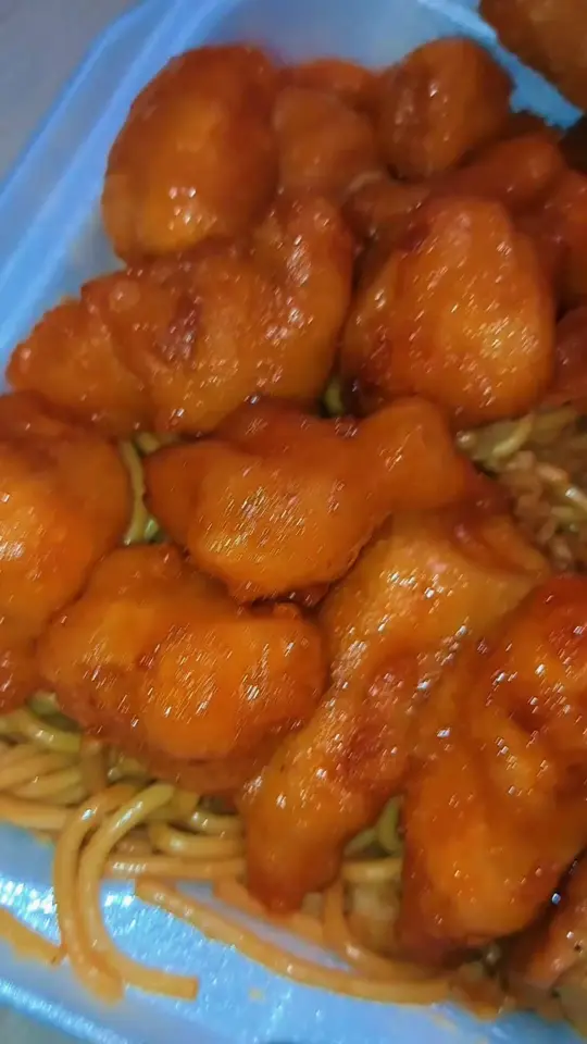 Perry's BBQ in Lakeland showing food, orange chicken, lo mein noodles, fried rice, teriyaki chicken, video by desireesmagicallife on TikTok