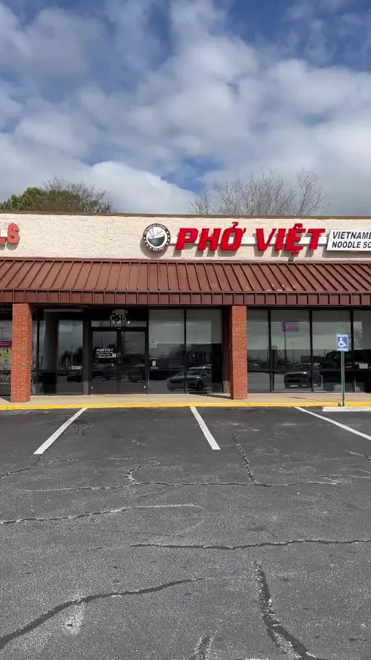 Pho Viet in Conyers showing food, pho, spring rolls, video by eaternallyhappy on TikTok