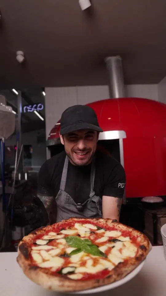 Piccola Pizzeria in Doral showing authentic neapolitan margherita pizza, video by piccolapizzeriaus on TikTok