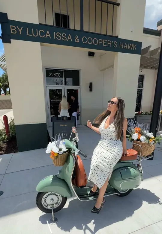 Piccolo Buco in Estero showing review, visit, pizza, italian atmosphere, video by valsimpsontv on TikTok