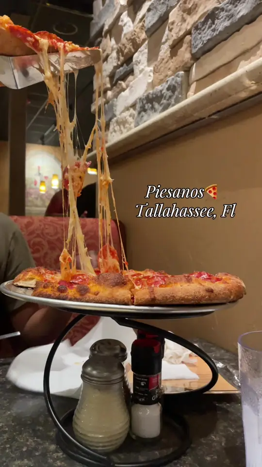 Piesanos Stone Fired Pizza in Orlando showing pizza, rolls, video by endiaeats on TikTok