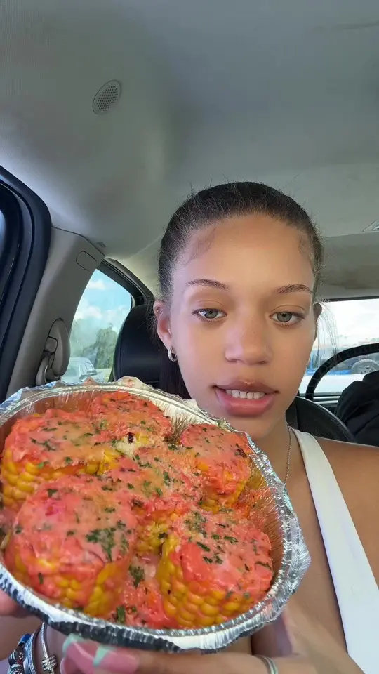 Pink Fire Pizza in North Port showing pizza, food review, video by goodieri on TikTok
