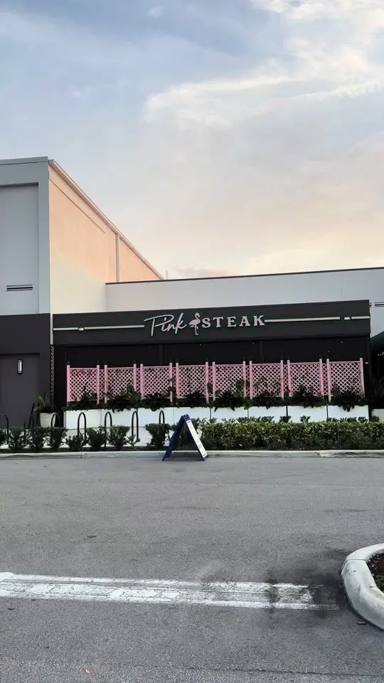 Pink Steak in West Palm Beach showing solo date night, restaurant visit, video by sierrasmithw on TikTok