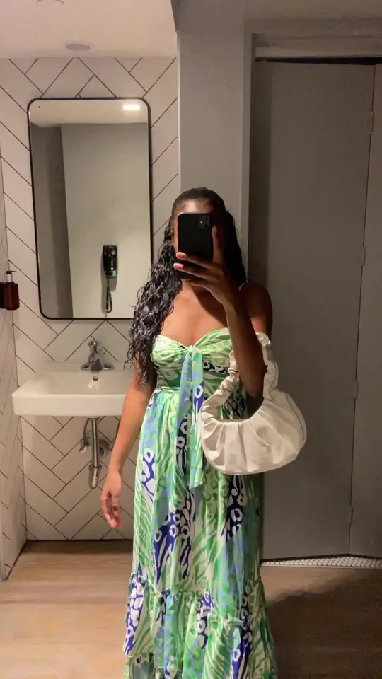 Piola in Hollywood showing visit, review, atmosphere, pizza, mimosa, coca cola, video by reneeatwell on TikTok