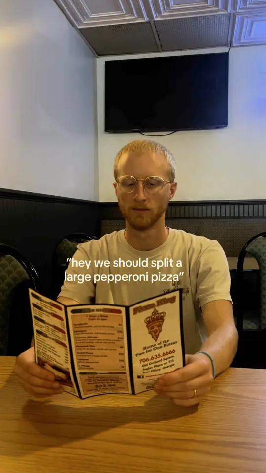 Pizza King in East Ellijay showing pizza, pepperoni pizza, video by Pizza King on Facebook