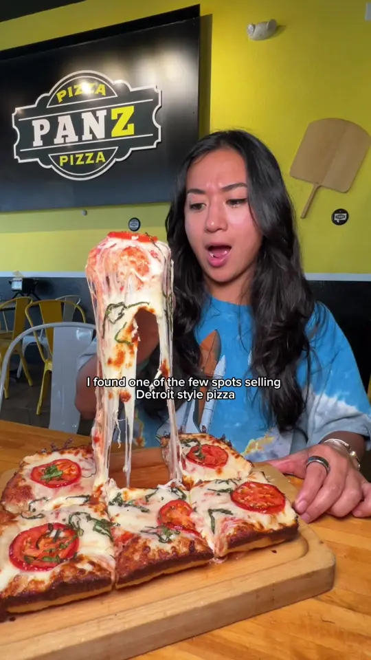 Pizza Panz in Greenacres showing review, visit, pizza, thin crust pizza, salads, wraps, subs, garlic knots, video by explorewithgg on TikTok