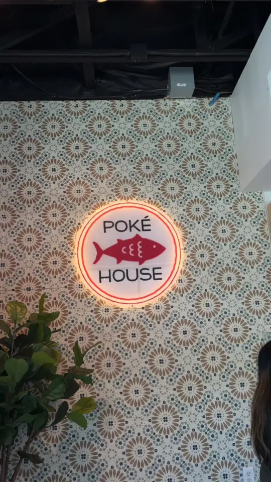 Poke House - Lenox in Miami Beach showing restaurant visit, poke bowl, video by lilianaxhdez on TikTok