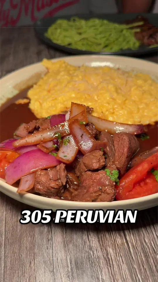 Pollos & Jarras in Miami showing review, peruvian food, video by maxeatsss on TikTok