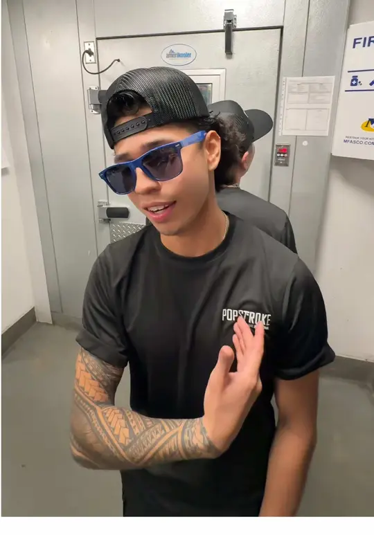 PopStroke in Sarasota showing restaurant, food, video by popstrokegolf on TikTok