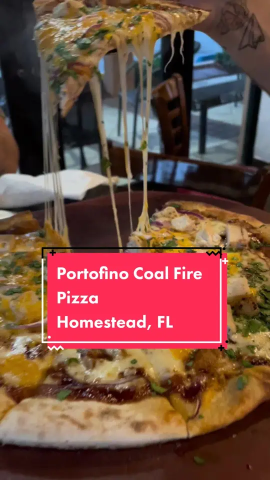  in Florida showing restaurant visit, caesar salad, garlic focaccia bread, spinach bianco pizza, video by savorthemoments on TikTok