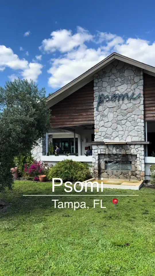 Psomi in Tampa showing review, visit, atmosphere, service, food, cinnamon roll croissant, video by iamjasminedaniels on TikTok