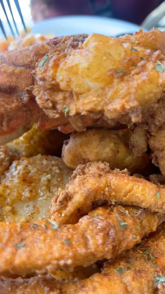 Q's Crackin Crab & Seafood Kitchen in Cocoa Beach showing review, visit, video by The Hughley’s on Facebook
