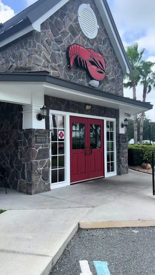 Red Lobster on TikTok, video by biankaaventureira