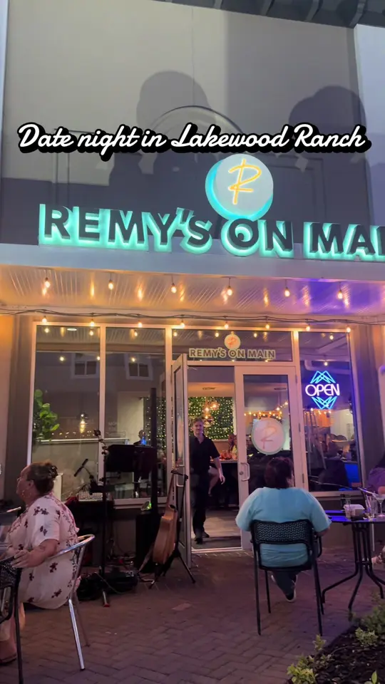 Remy’s on Main in Lakewood Ranch showing review, atmosphere, live music, video by jensellssarasota on TikTok