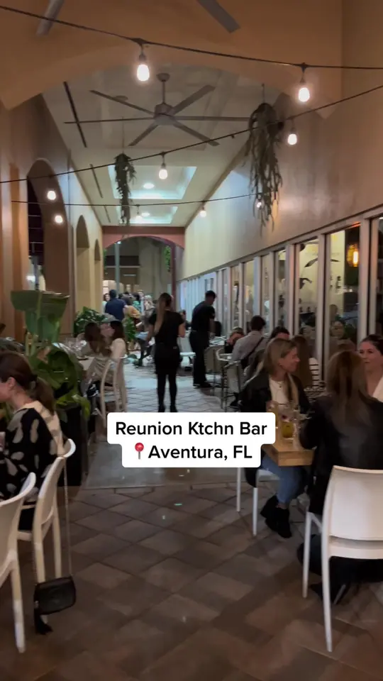 Reunion Ktchn Bar in Aventura showing nonalcoholic drinks, na cocktails, video by soberspace on TikTok