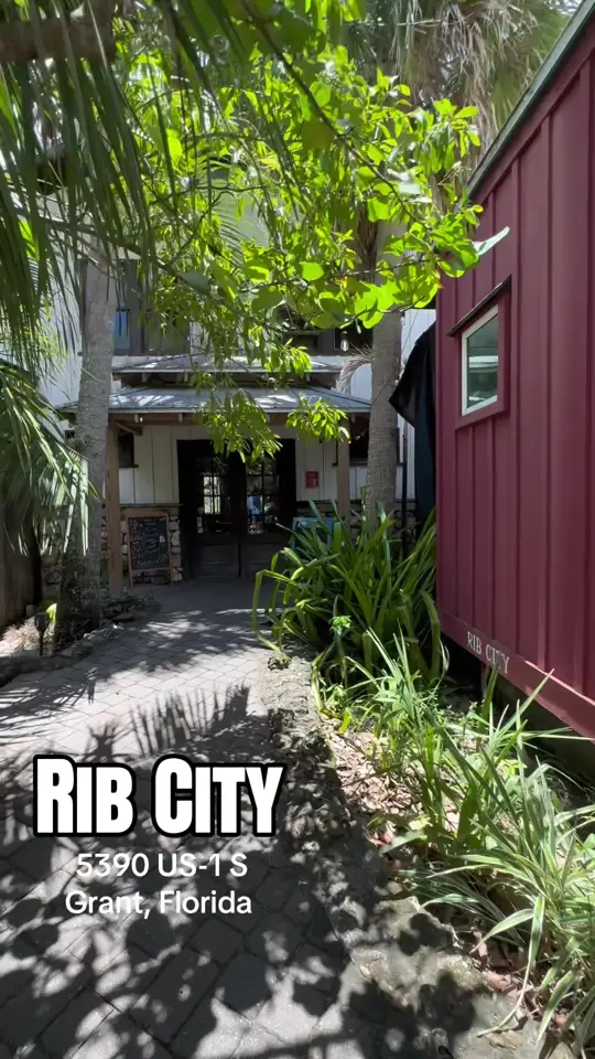 Rib City - South Mcgregor in Fort Myers showing food, baby back ribs / food, smoked pulled pork / food, brisket / food, juicy chicken / atmosphere, family-friendly vibes / bar, chill bar, video by giagflorida on TikTok