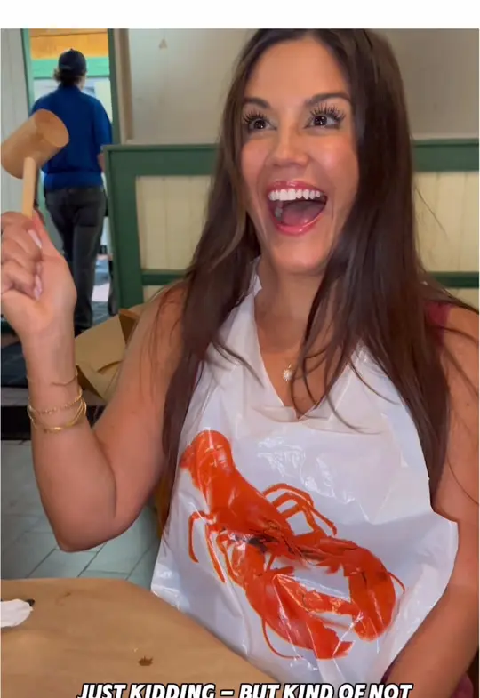Riggins Crabhouse in Lantana showing review, king crab legs, maryland style crabs, jumbo lump blue crab cocktail, crab cakes, lobster stuffed with crab, shrimp cocktail, video by sarahsarpolis on TikTok