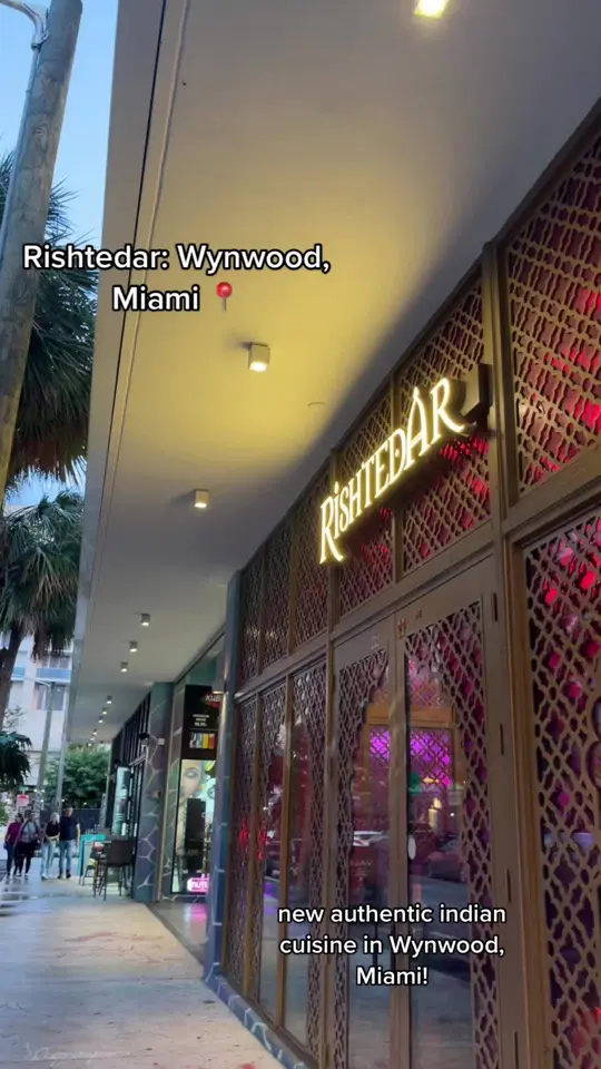 Rishtedar in Miami showing indian food, chicken tandoori, naan, aloo gobi, saag paneer, cheesey naan, tikka masala, video by thetagexperience on TikTok