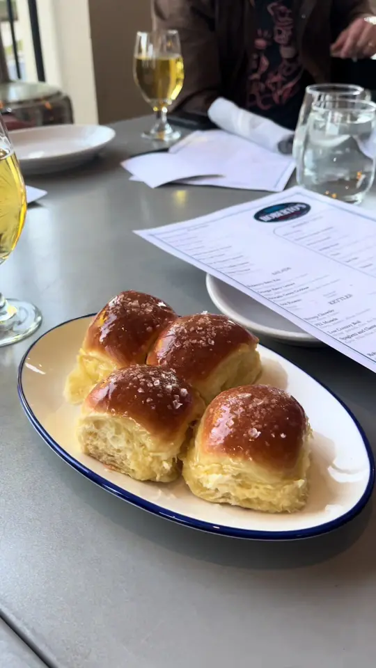 Roberto's Deluxe Oysters and Fine Fish in Woodstock showing review, visit, rolls, tempura cauliflower, fish & chips, video by eatswith.em.and.mj on TikTok