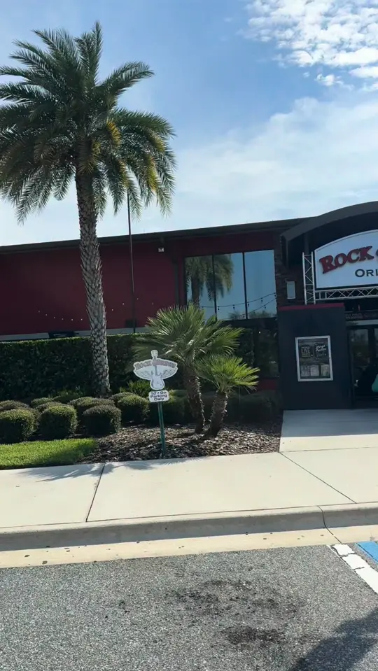 Rock & Brews Oviedo in Oviedo showing restaurant visit, review, video by Leilanys Ortiz on Facebook