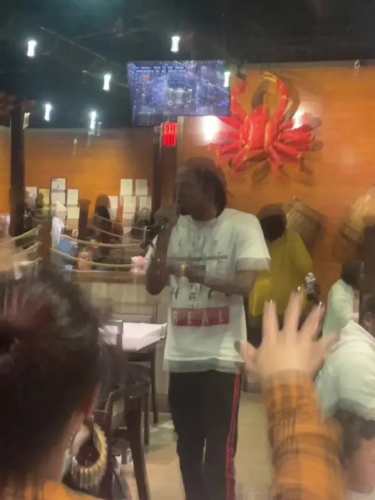 Rockin' Crab Seafood & Bar in Stockbridge showing karaoke, dj, drinks, atmosphere, video by djdubblek on TikTok
